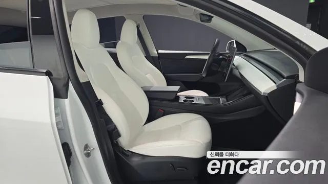 Tesla Model Y — Фото автомобиля 14