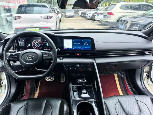 Hyundai Elantra — Фото автомобиля 5