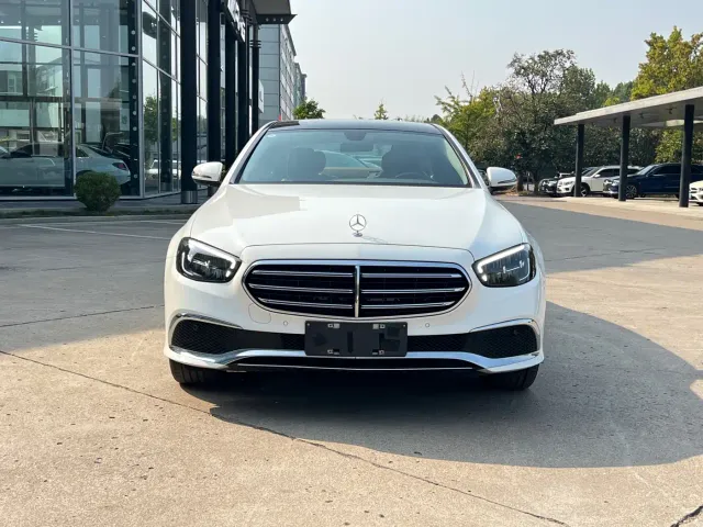 Mercedes-Benz E-Class — Фото автомобиля 2