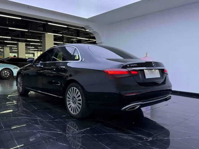 Mercedes-Benz E-Class — Фото автомобиля 10