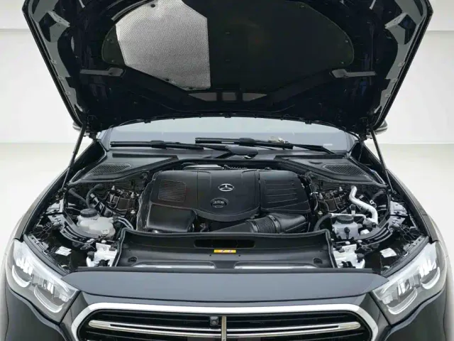 Mercedes-Benz E-Class — Фото автомобиля 6