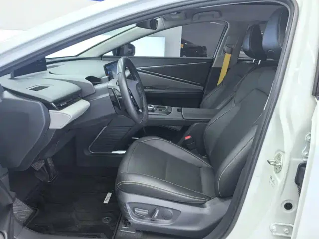 Toyota bZ5 — Фото автомобиля 9