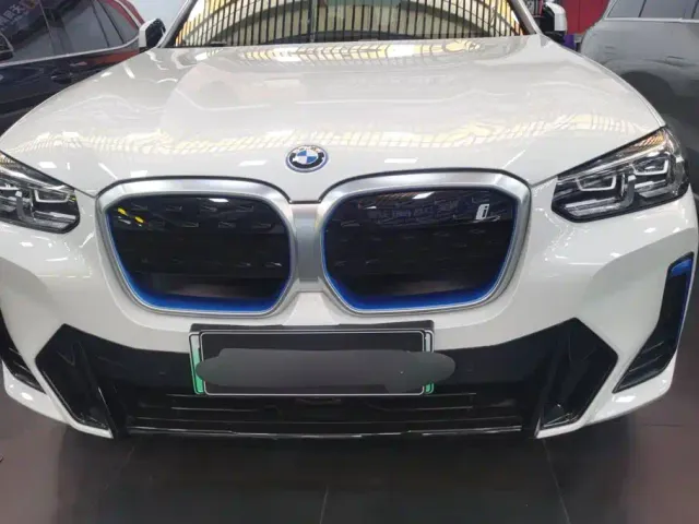 BMW iX3 — Фото автомобиля 2