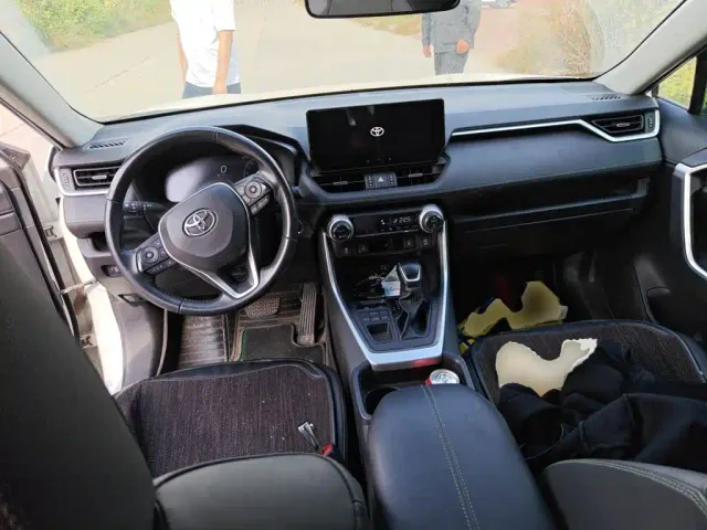 Toyota RAV4 — Фото автомобиля 5
