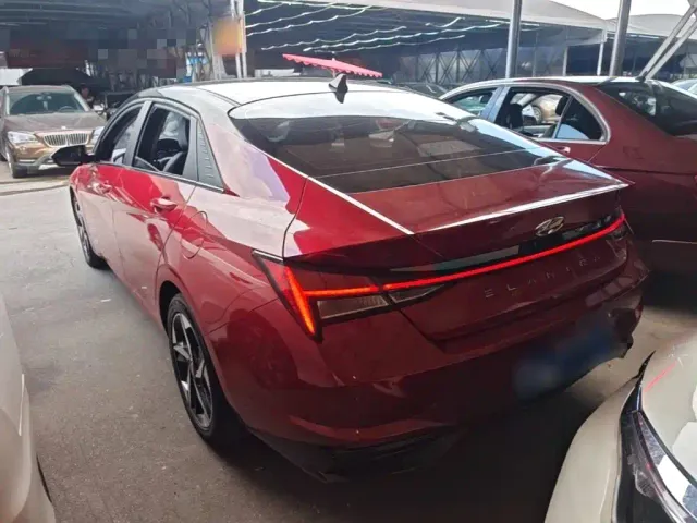 Hyundai Elantra — Фото автомобиля 4