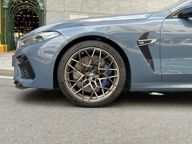 BMW M8 — Фото автомобиля 9