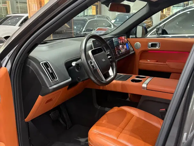 Li Auto L8 — Фото автомобиля 10