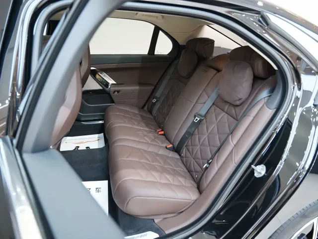 BMW BMW i7 2023 eDrive50L Leading M Sport Package — Фото автомобиля 20