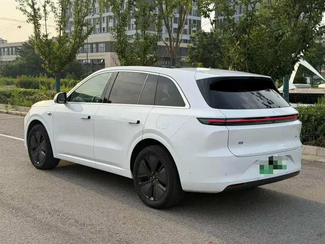Li Auto L6 — Фото автомобиля 9