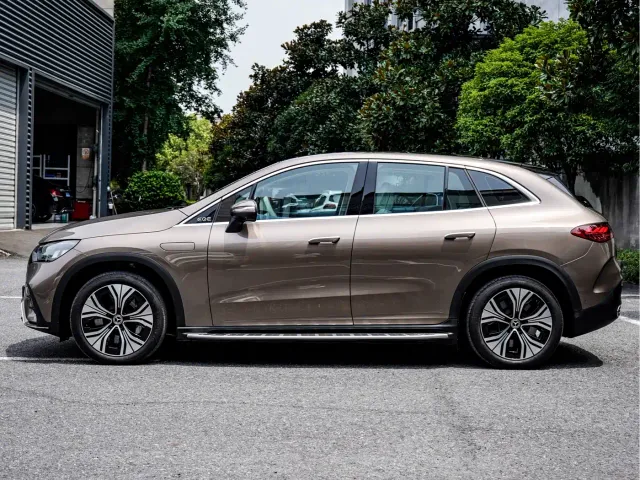 Mercedes-Benz EQE SUV — Фото автомобиля 3