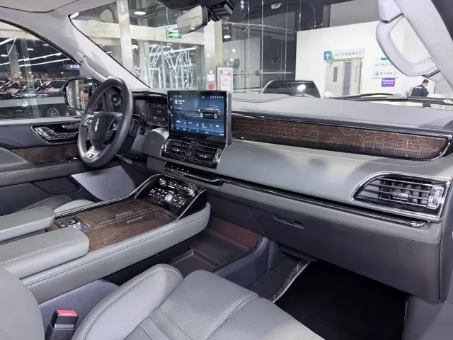 Lincoln Navigator — Фото автомобиля 14