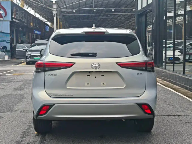 Toyota Highlander — Фото автомобиля 7