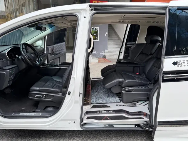 Honda Elysion — Фото автомобиля 18