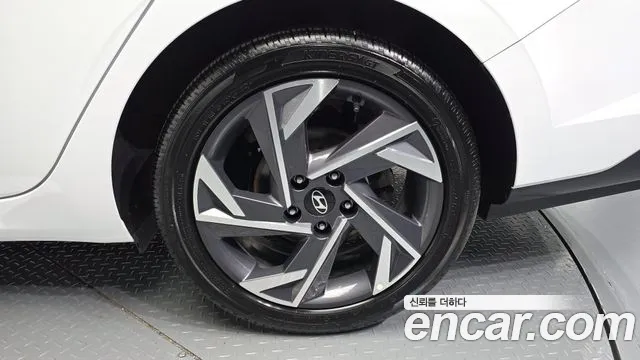 Hyundai Avante CN7 — Фото автомобиля 5