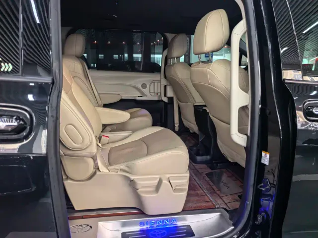 Toyota Sienna — Фото автомобиля 15