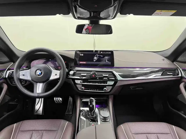 BMW 5 Series — Фото автомобиля 16