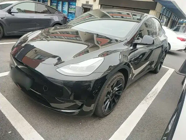 Фотография автомобиля — Tesla Model Y