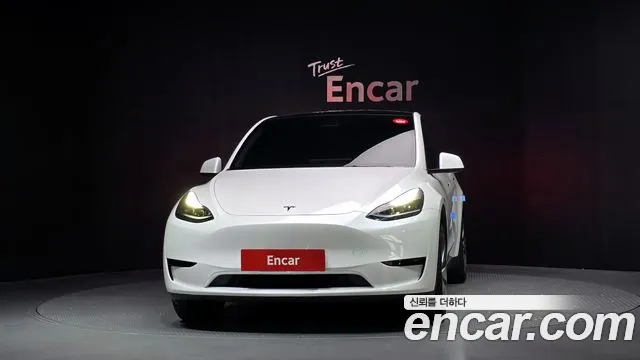 Tesla Model Y — Фото автомобиля 3