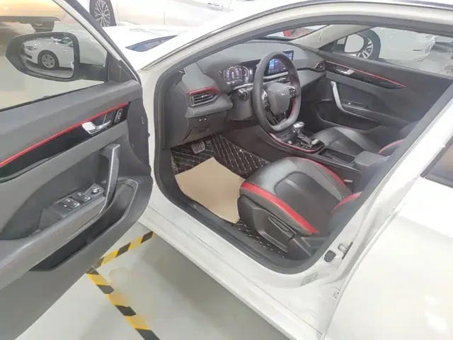 Dongfeng Yixuan — Фото автомобиля 15