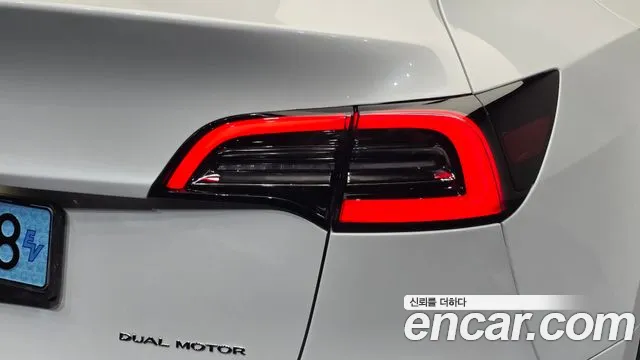 Tesla Model Y — Фото автомобиля 20