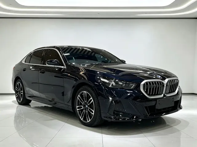 BMW 5 Series — Фото автомобиля 3