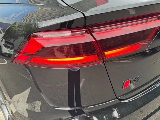 Audi Q8 — Фото автомобиля 30