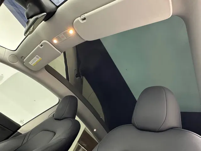 Tesla Model Y — Фото автомобиля 11