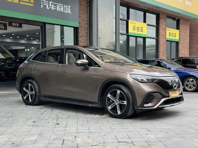 Mercedes-Benz EQE SUV — Фото автомобиля 3