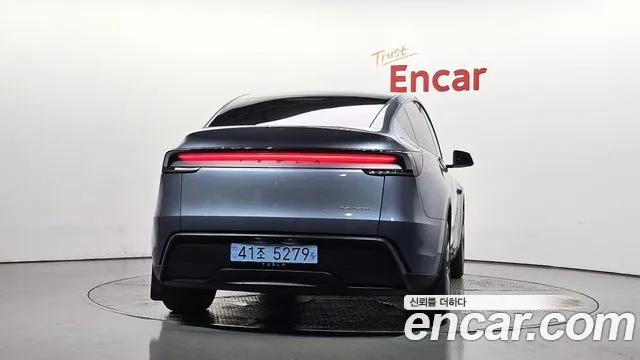 Tesla Model Y — Фото автомобиля 4
