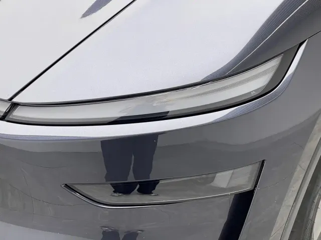 Tesla Model Y — Фото автомобиля 18