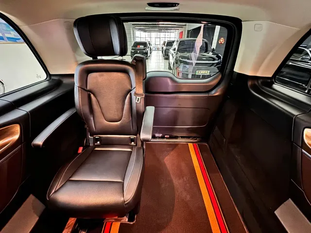 Mercedes-Benz V-Class — Фото автомобиля 17