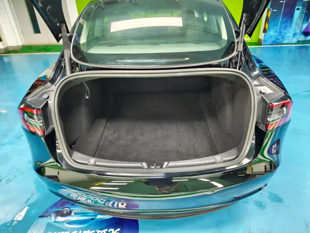 Tesla Model 3 — Фото автомобиля 19