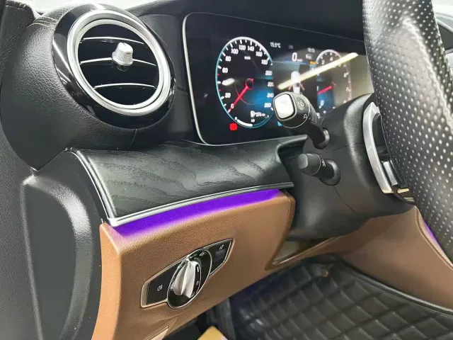 Mercedes-Benz E-Class — Фото автомобиля 11