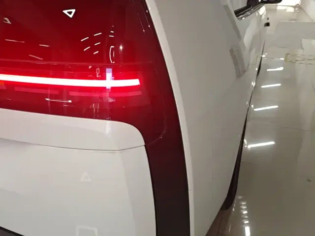 Li Auto MEGA — Фото автомобиля 7