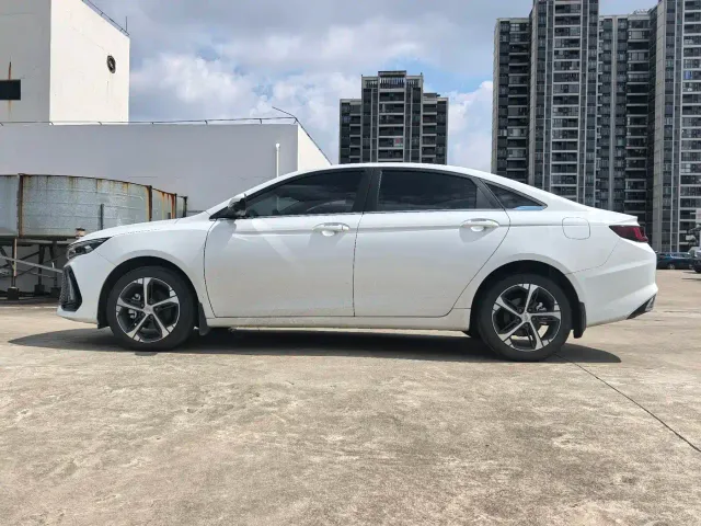 Geely Emgrand L — Фото автомобиля 12