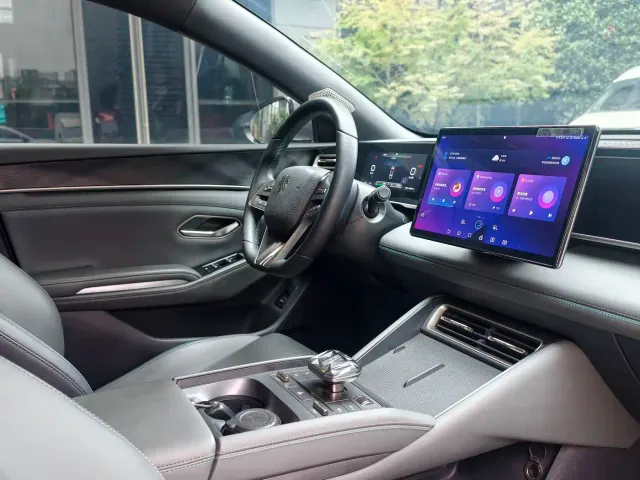 BYD Qin L — Фото автомобиля 13