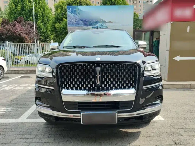 Lincoln Navigator — Фото автомобиля 2