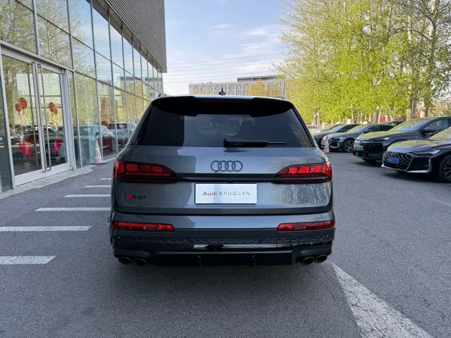 Audi SQ7 — Фото автомобиля 17