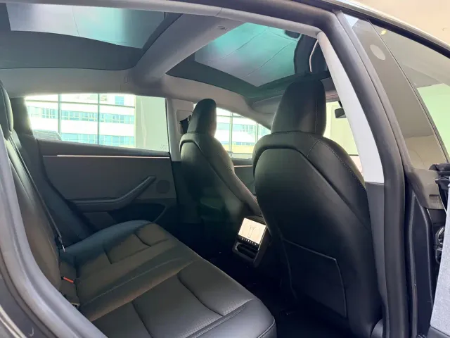 Tesla Model 3 — Фото автомобиля 14