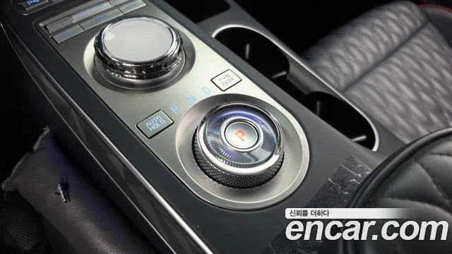 Genesis GV70 — Фото автомобиля 9