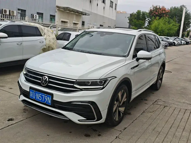 Фотография автомобиля — Volkswagen Tiguan L