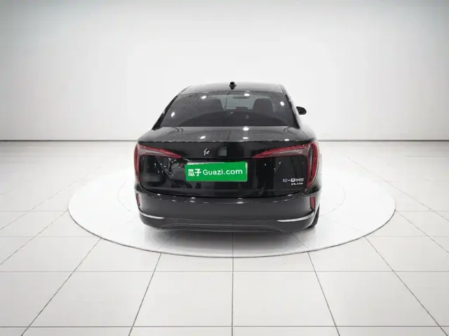 Hongqi E-QM5 — Фото автомобиля 3