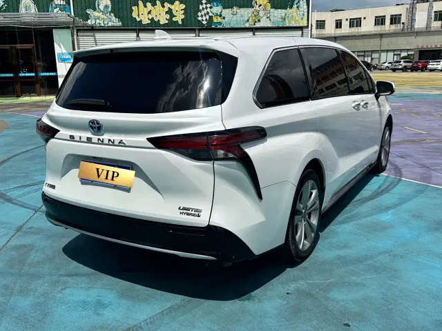 Toyota Sienna — Фото автомобиля 5