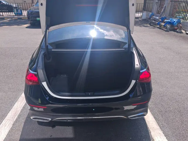 Mercedes-Benz E-Class — Фото автомобиля 17