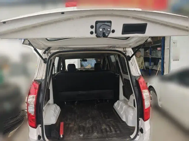 Wuling Hongguang — Фото автомобиля 9