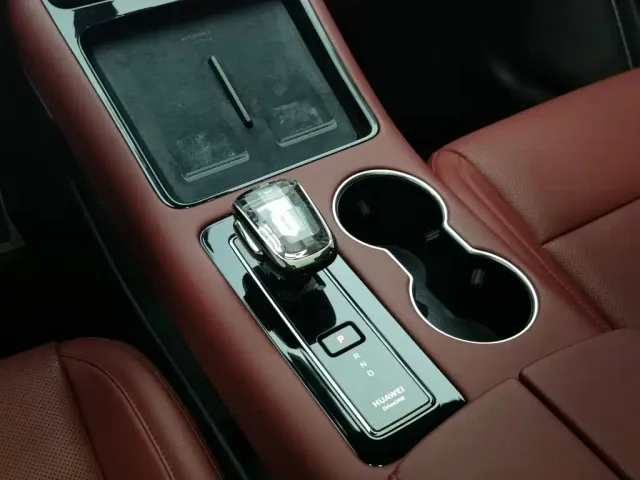 Aito M5 — Фото автомобиля 13