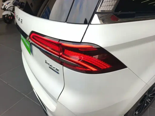 Roewe iMAX8 — Фото автомобиля 7