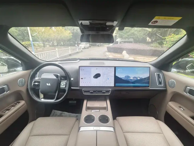 Li Auto L8 — Фото автомобиля 15
