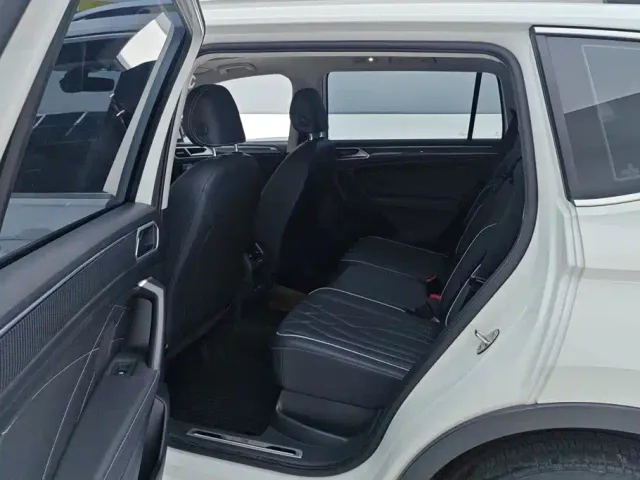 Volkswagen Tiguan L — Фото автомобиля 11