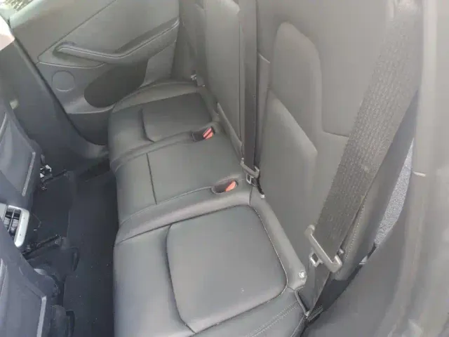 Tesla Model Y — Фото автомобиля 13